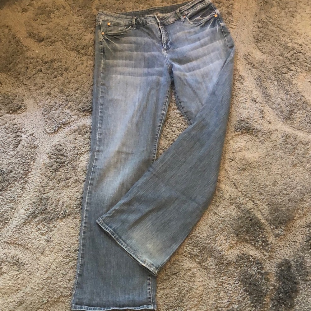 BUNDLE🛍 3/$25 - KARE denim boot cut jeans.
